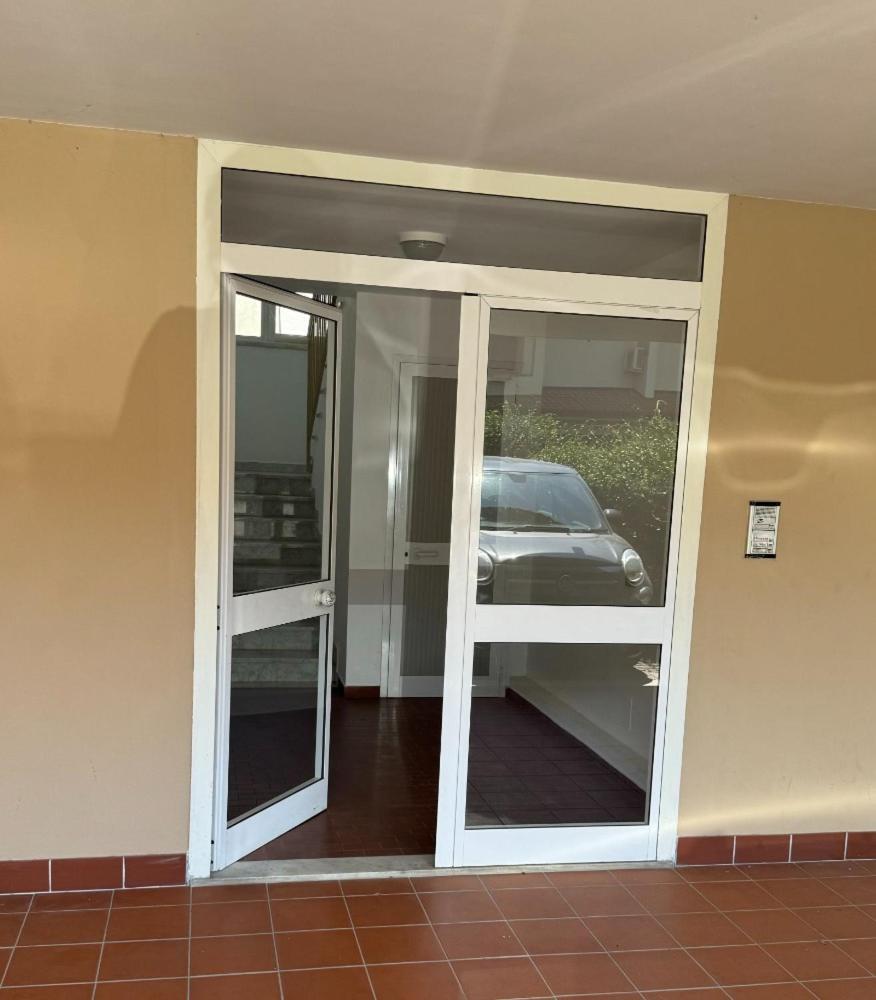 Bellissima Stanza Con Parcheggio Gratuito Daire Cinquale Dış mekan fotoğraf